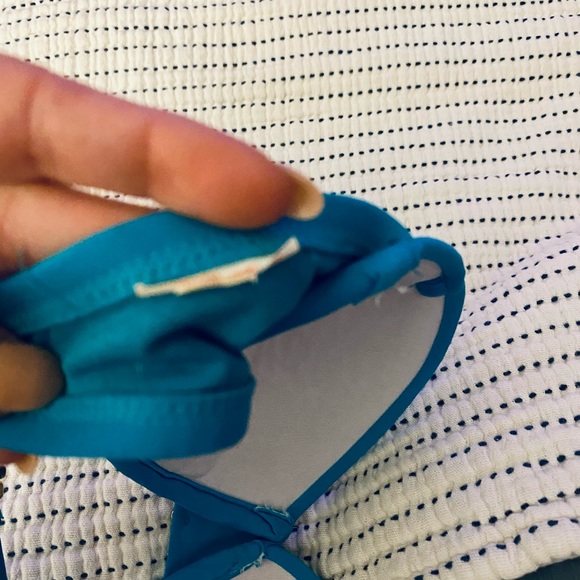 Lot of 3 swimsuit tops sized small - Picture 12 of 13